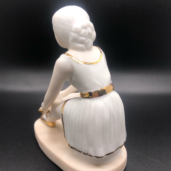 Vintage Porcelain Ballerina Hand Painted Gold Trim Figurine Nicknack Decor - Picture 7 of 12